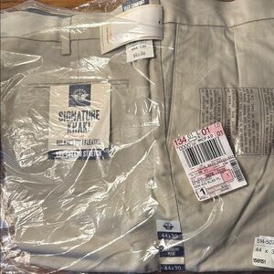 Dockers Signature Khaki relaxed fit - pleated - lux cotton stretch. 44x30